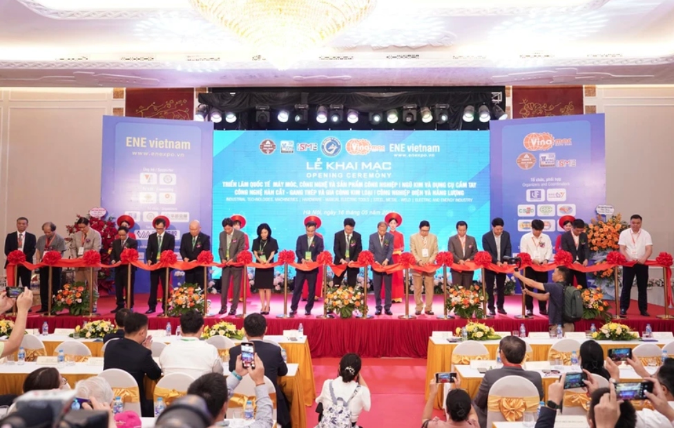 International exhibition of electricity and energy industry kicks off in Hanoi